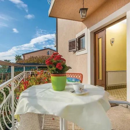 Two-bedroom In Daire Poreč
